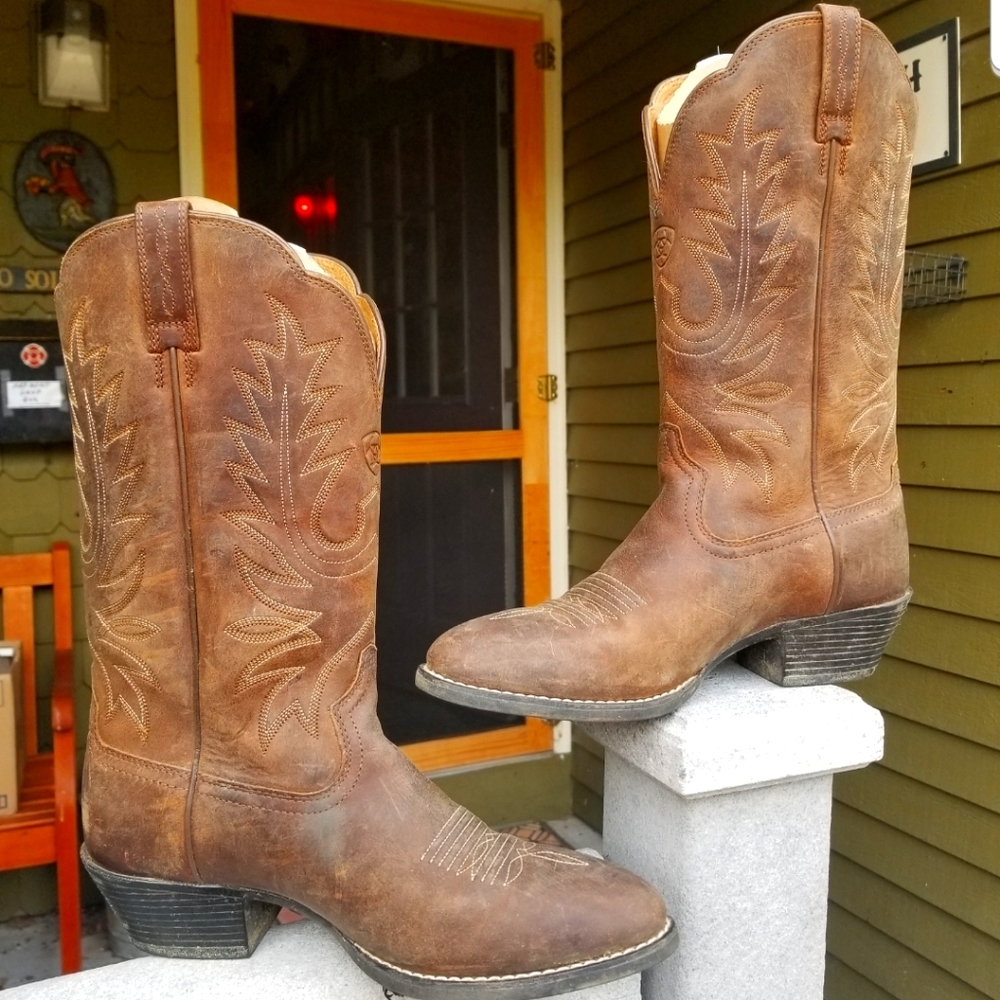 Ariat cowgirl boots size 7.5 wide
